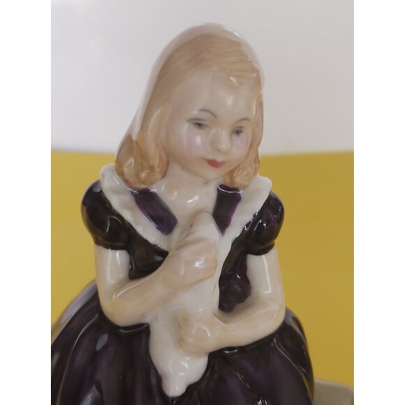 Vintage Royal Doulton Figurine "Affection" HN2238 1964 - Picture 7 of 9
